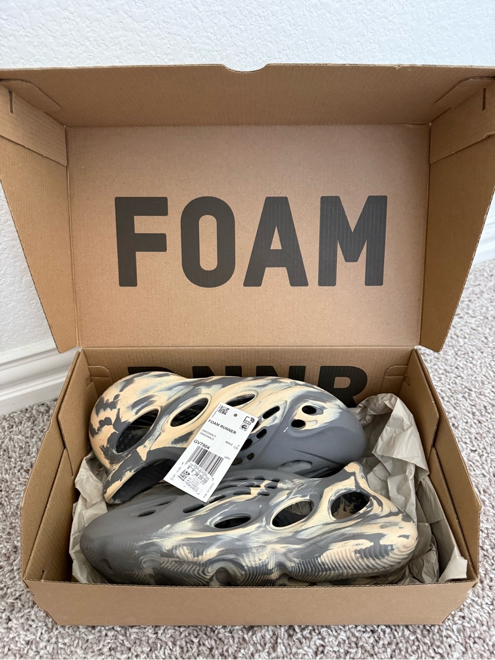 adidas Foam Runner Abstract US 5 NWT